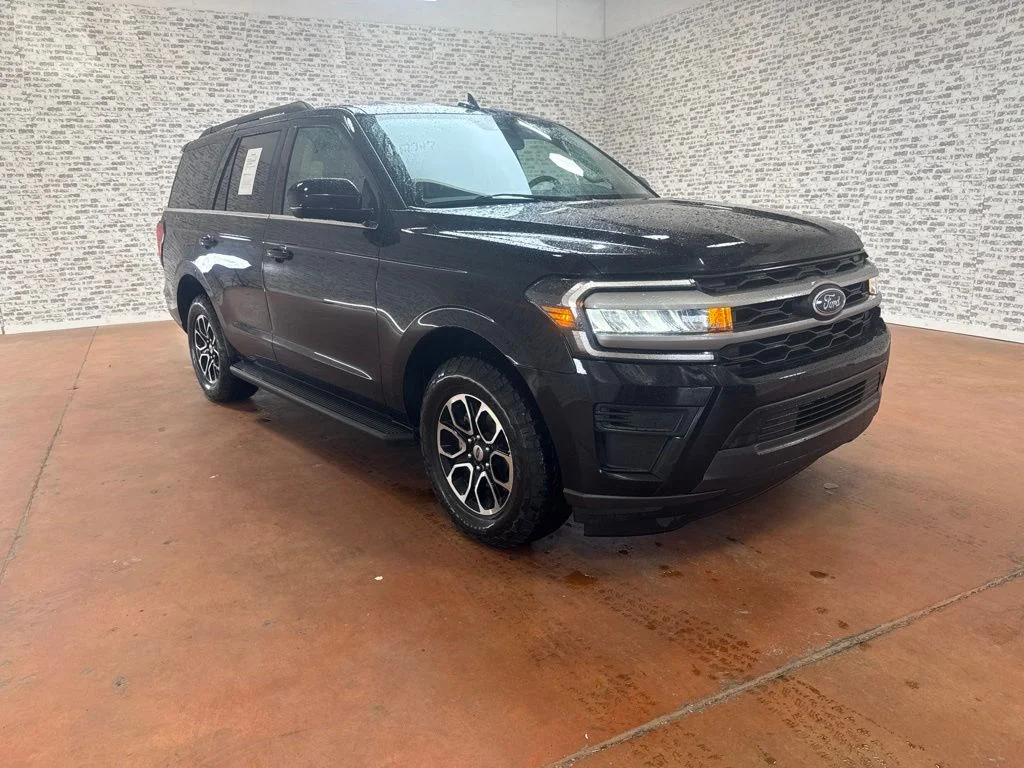 Used 2022 Agate Black Metallic Ford XLT image 1