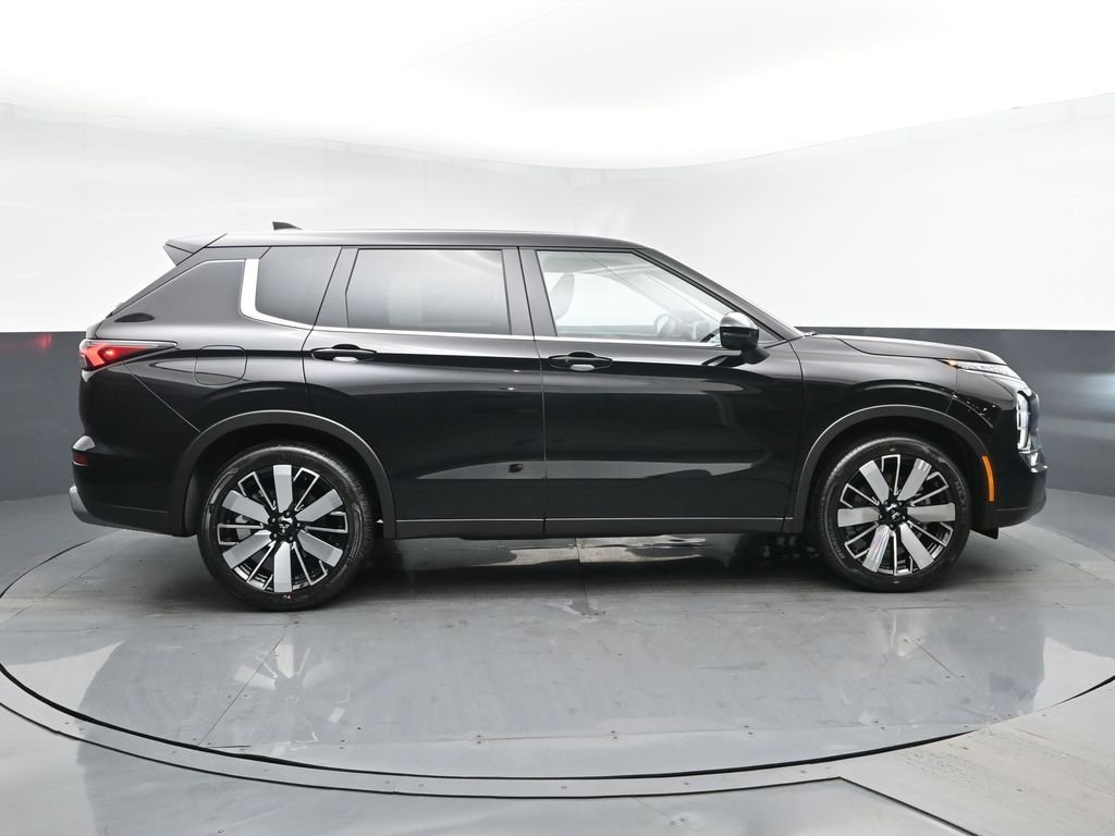 New 2026 Black Mitsubishi SE image 3