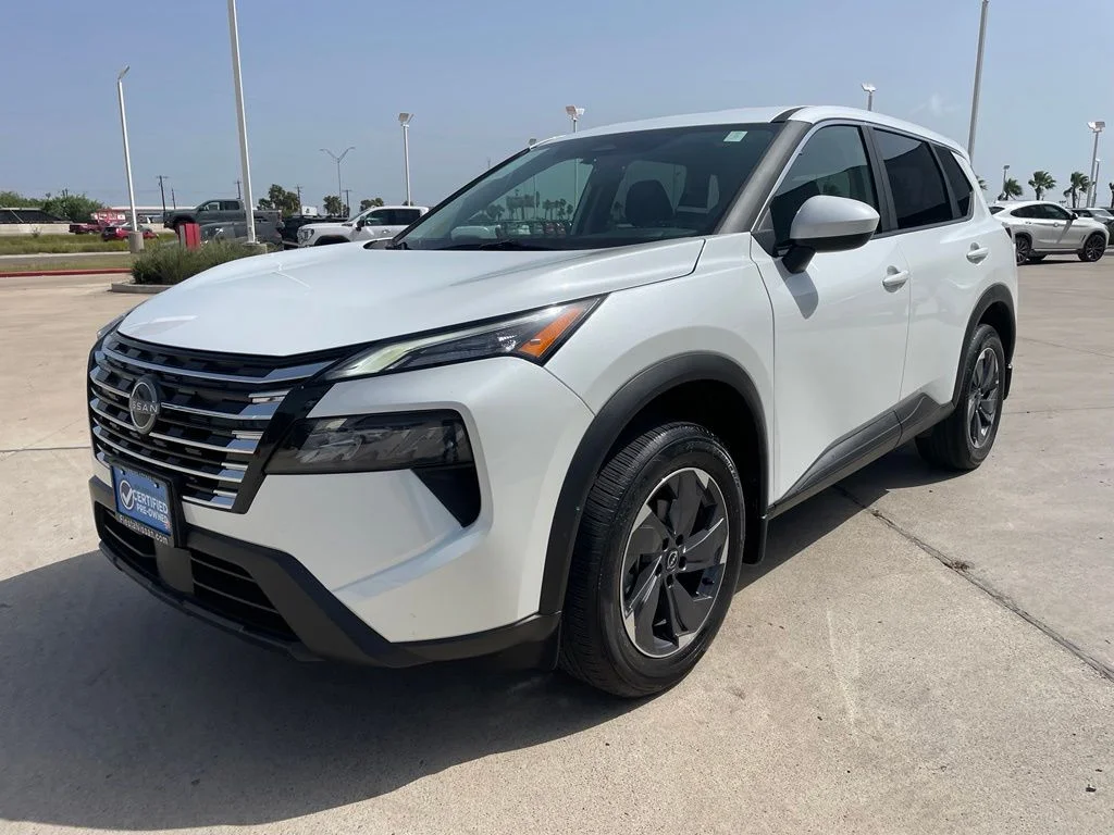 Used 2025 White Nissan SV image 3