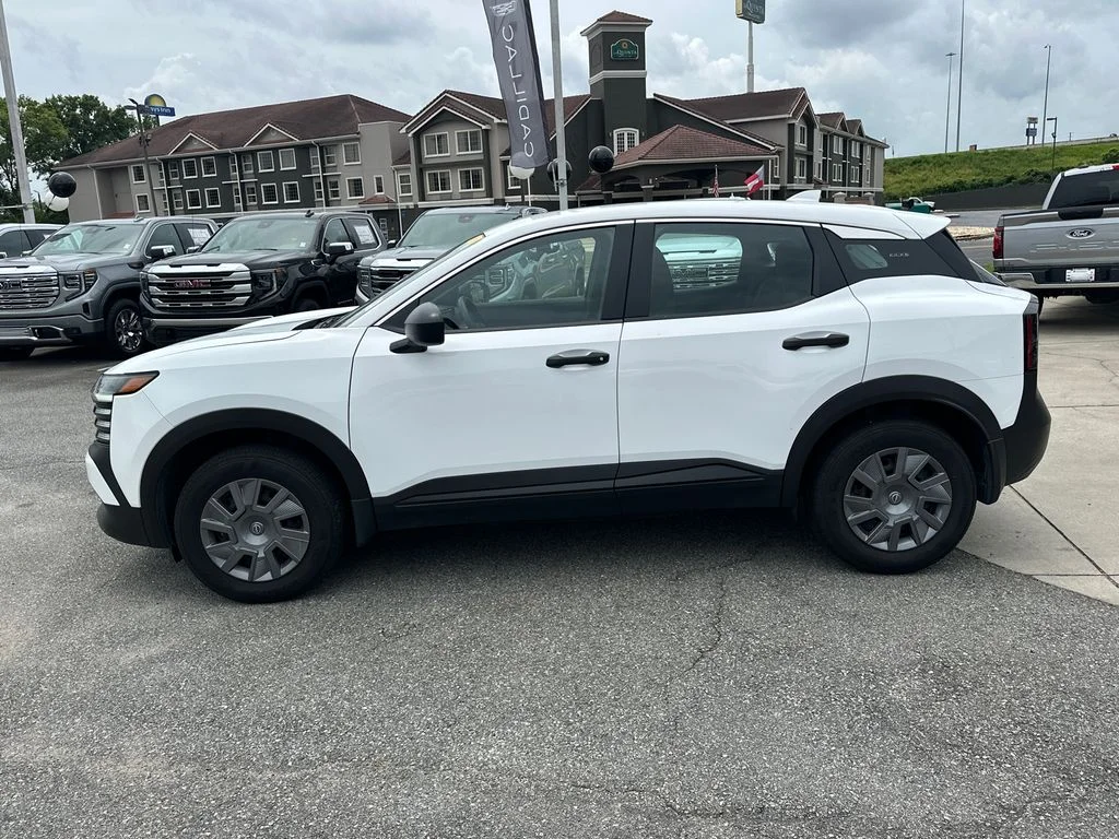 Used 2025 White Nissan S image 4