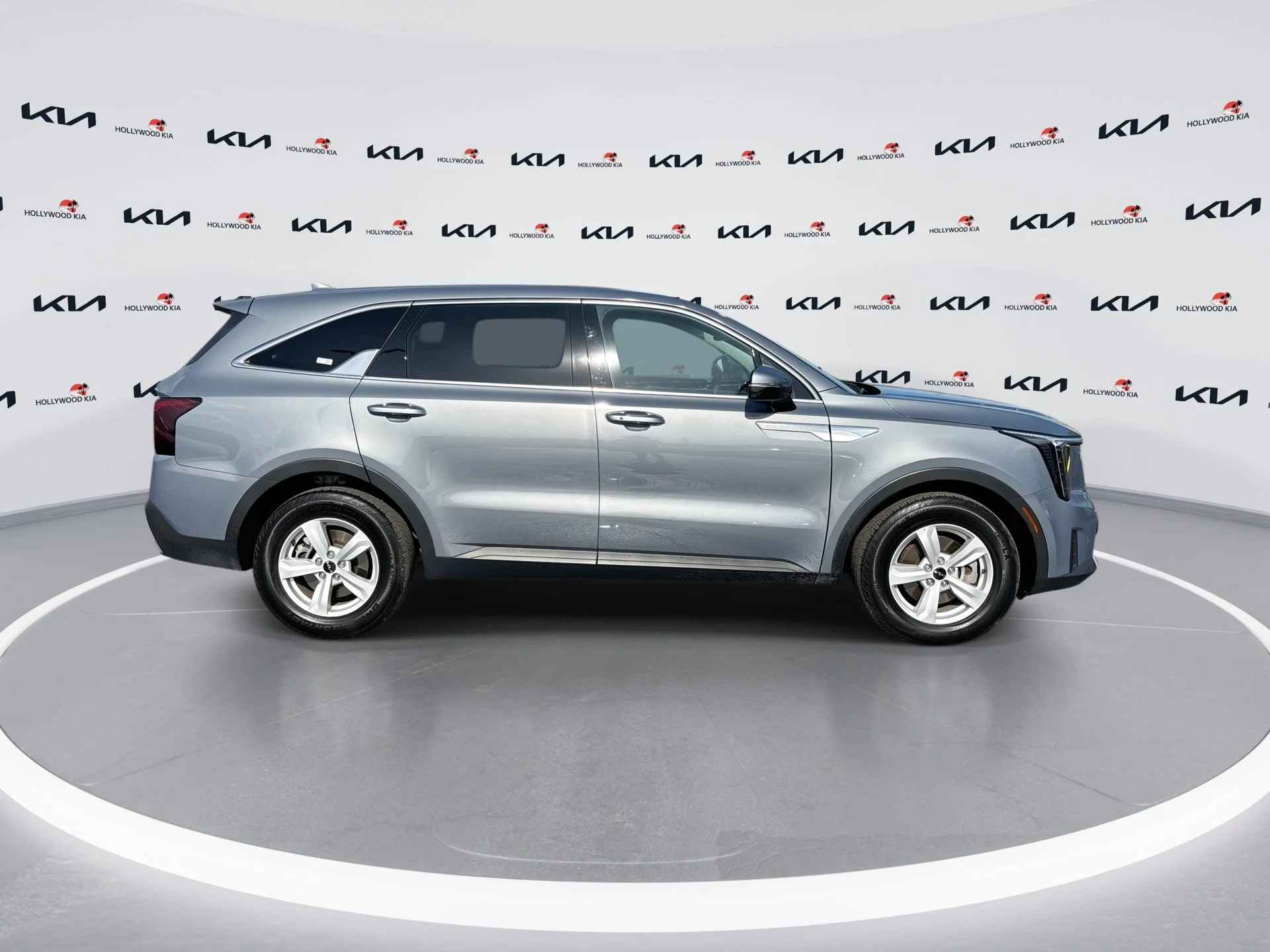 Certified Used 2025 Everlasting Silver Kia LX image 9