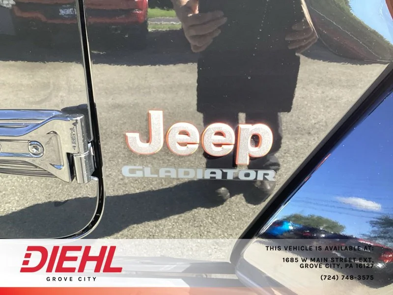 Used 2021 Black Jeep Mojave image 10