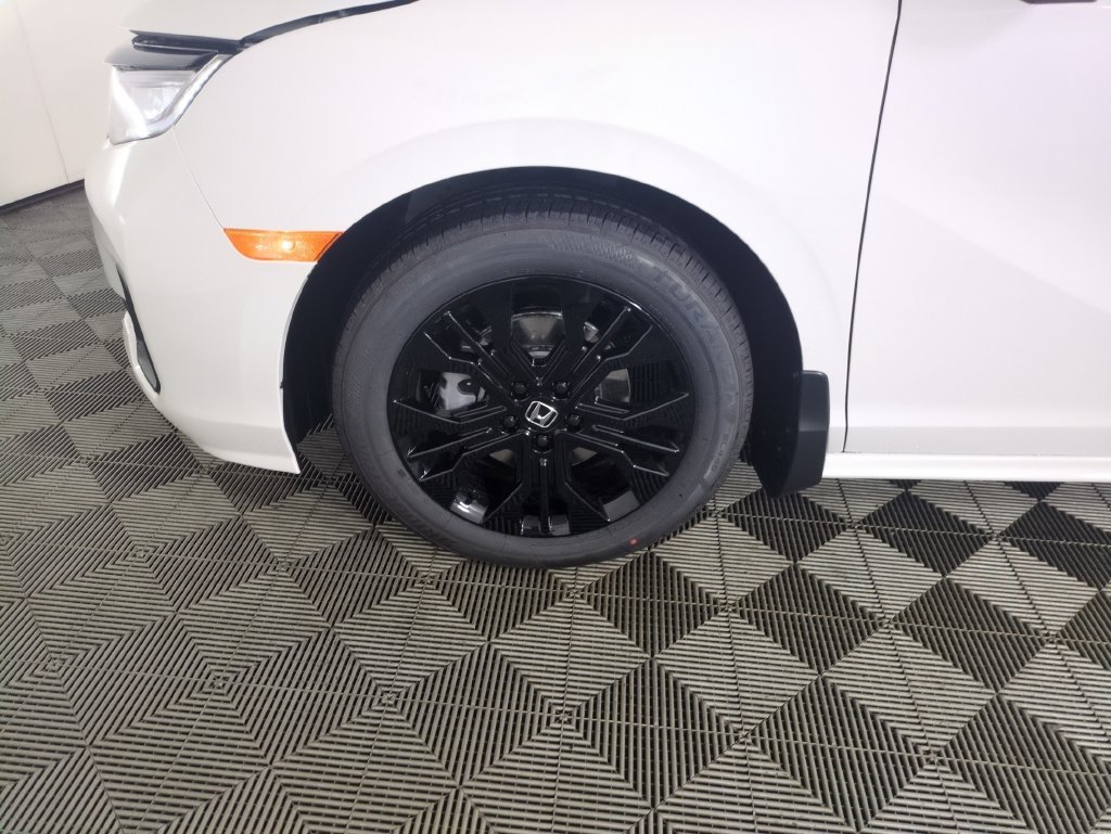 New 2026 Platinum White Pearl Honda Sport-L image 29