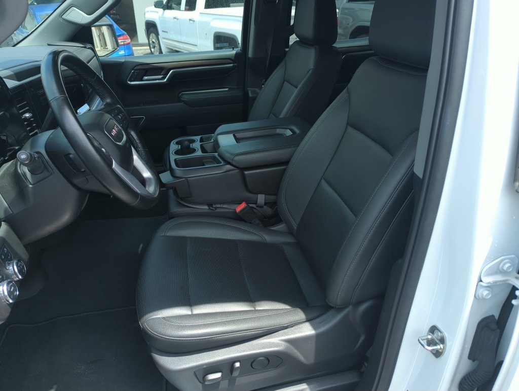 Used 2024 White GMC SLT image 11