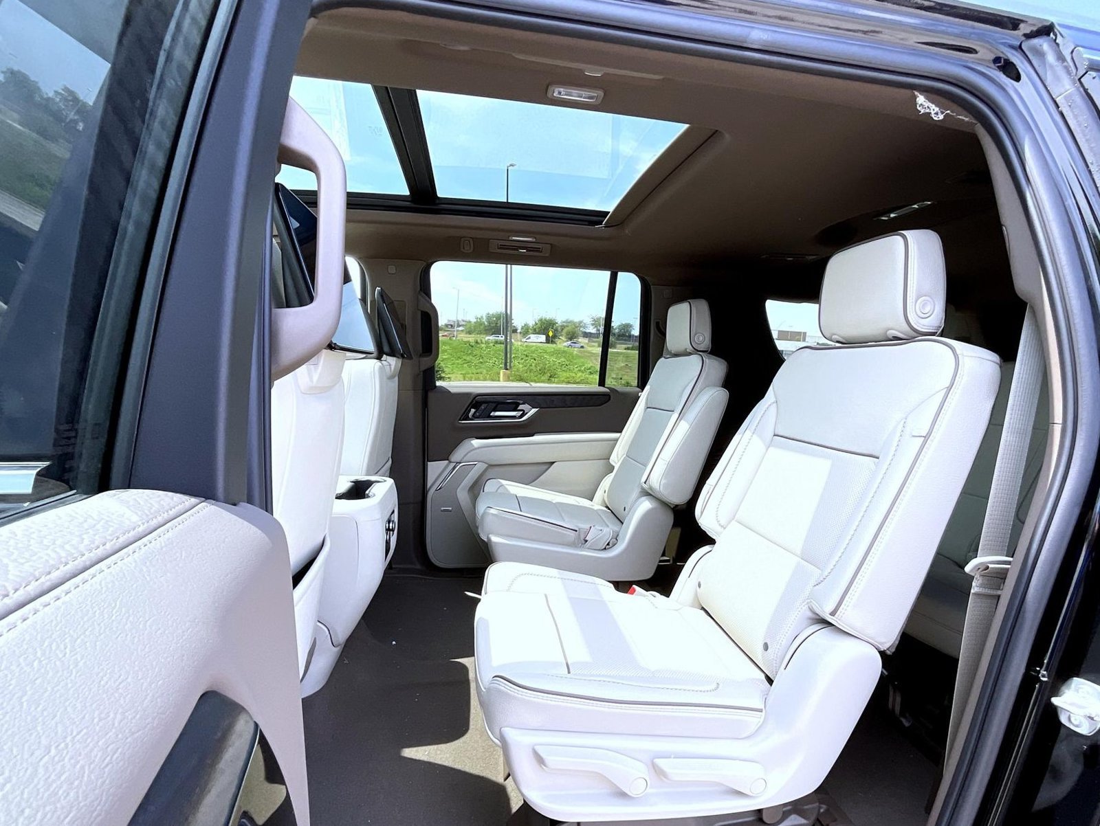 2026 GMC Yukon XL Denali - Photo 19