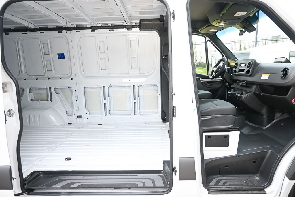 Used 2025 Arctic+White Mercedes-Benz Cargo 144 WB image 20