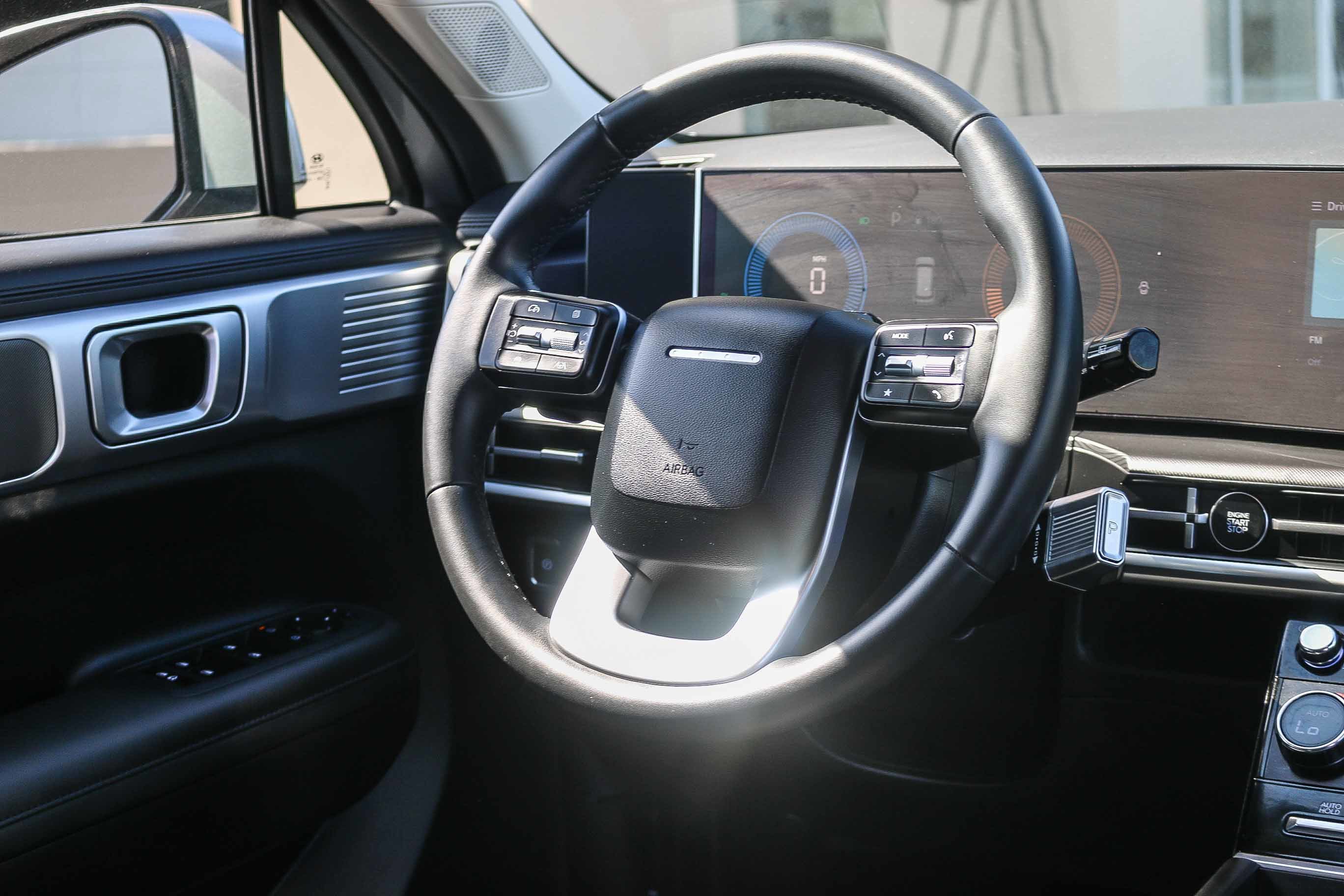 Certified Used 2025 Shimmering Silver Hyundai SEL image 14