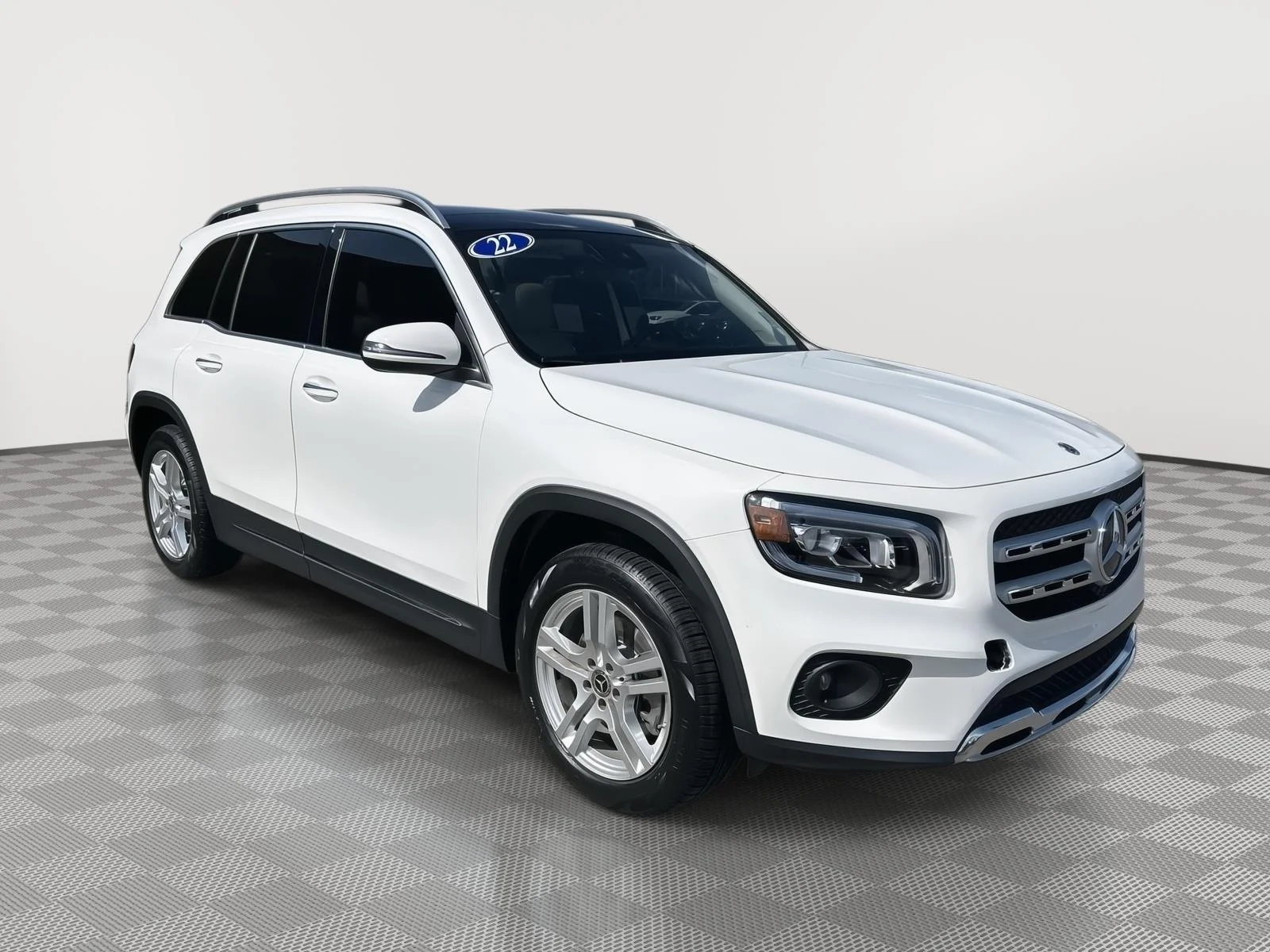 Used 2022 Polar White Mercedes-Benz GLB 250 image 1