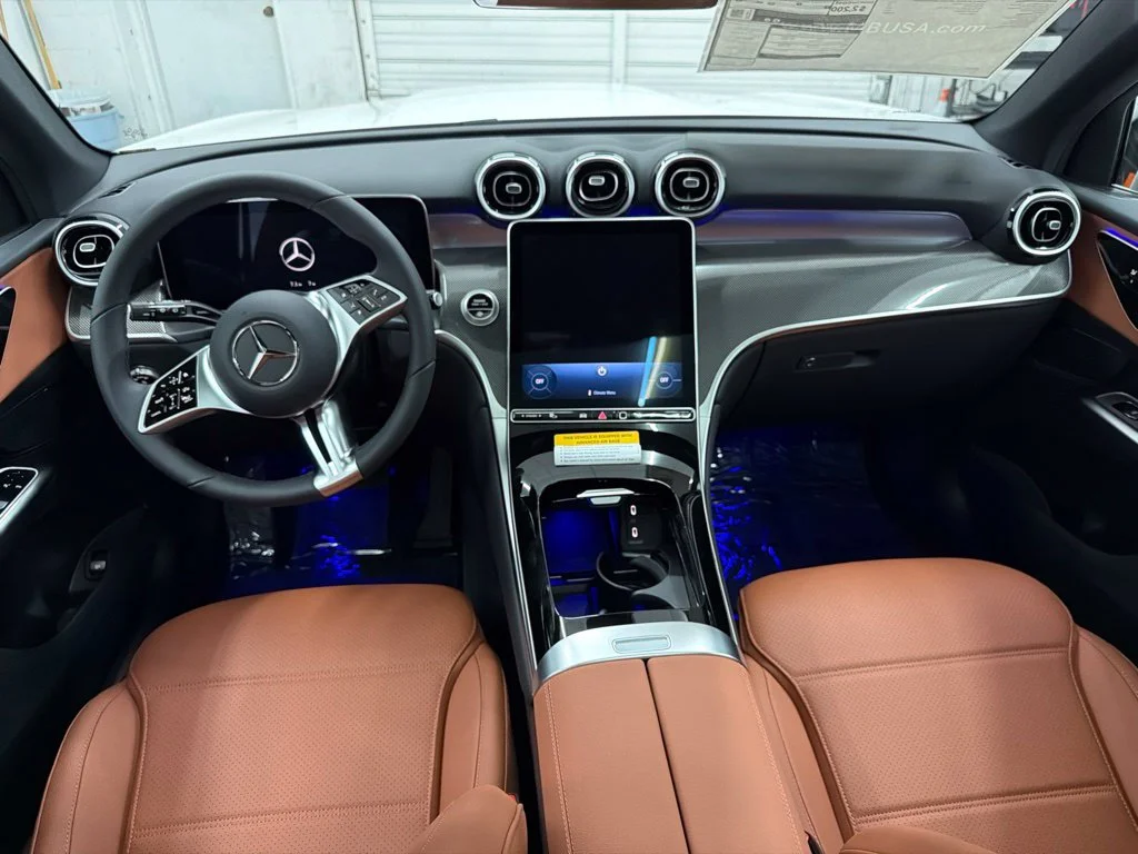 New 2027 White Mercedes-Benz GLC 300 image 24
