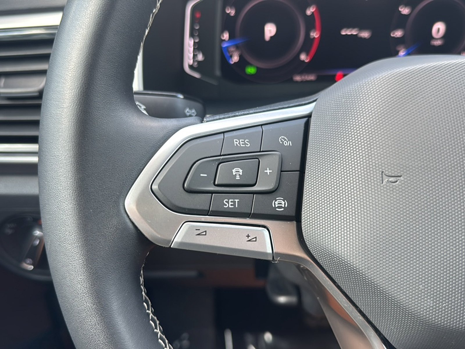 Used 2023 Gray Volkswagen 3.6L V6 SE w/Technology image 29