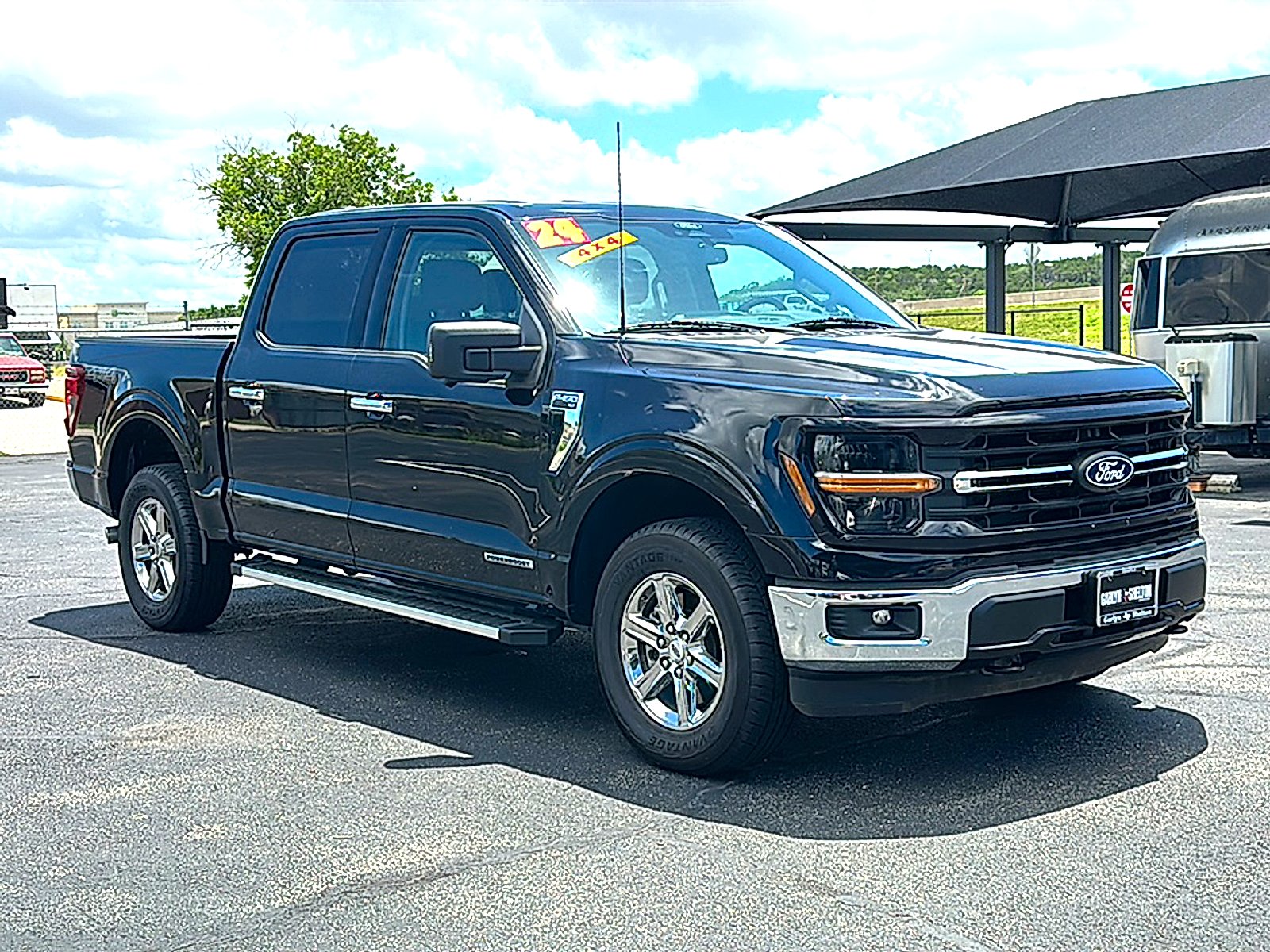 Used 2024 Agate Black Metallic Ford XLT image 10