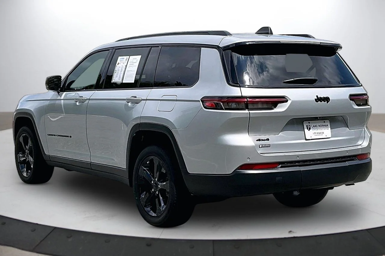 Used 2024 Silver Jeep Altitude X image 7