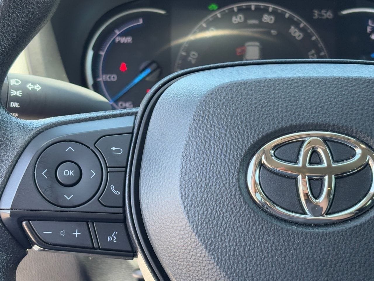 2025 Toyota RAV4 LE - Photo 19