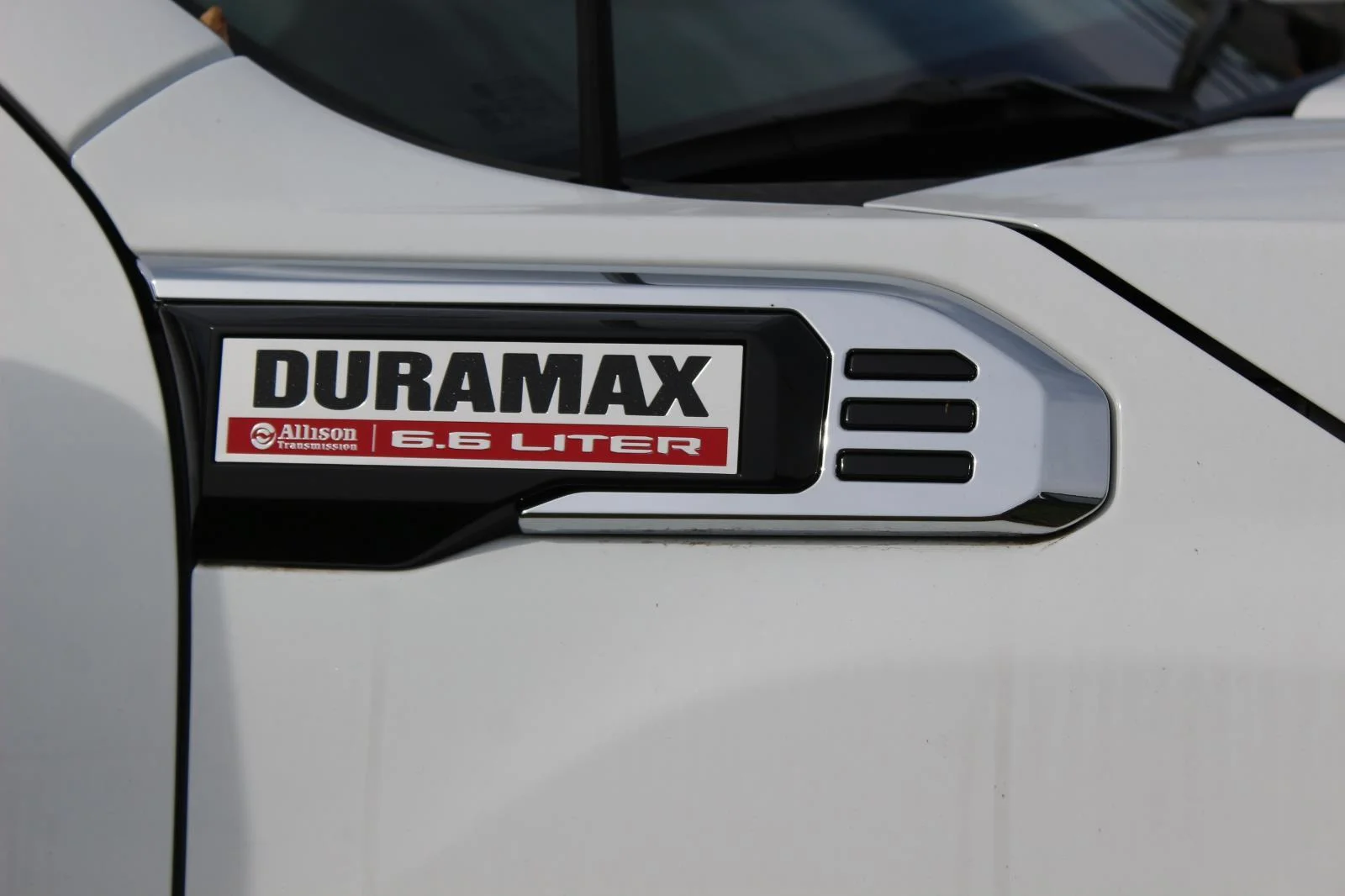 New 2025 Summit White GMC Pro image 10