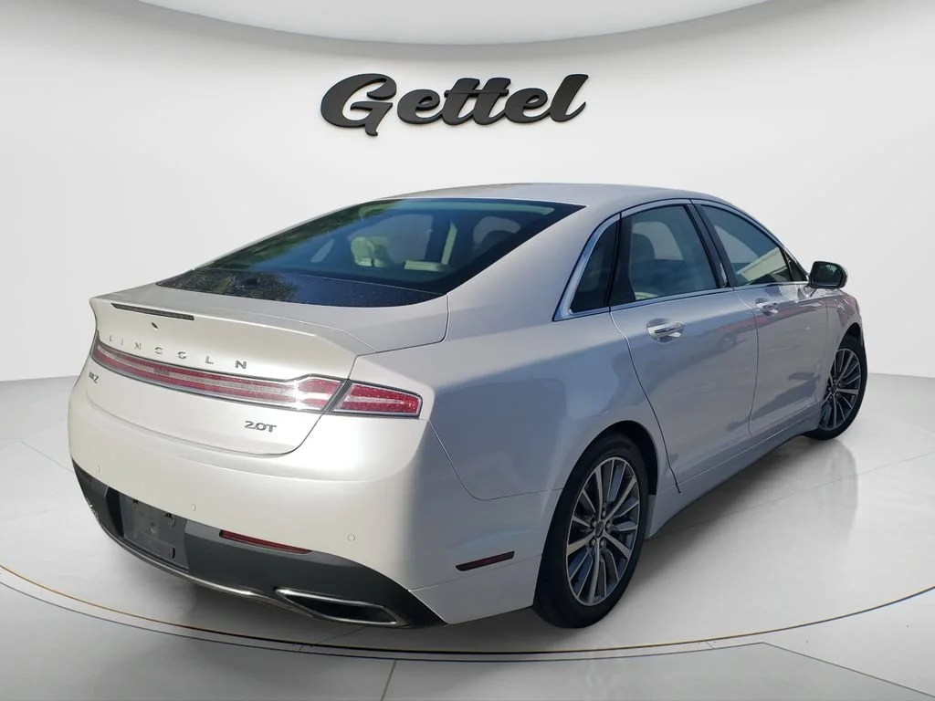 Used 2020 White Platinum Me Lincoln Standard image 3