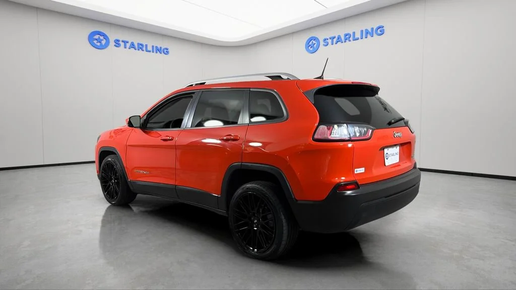 Used 2021 Orange Jeep Latitude FWD image 6