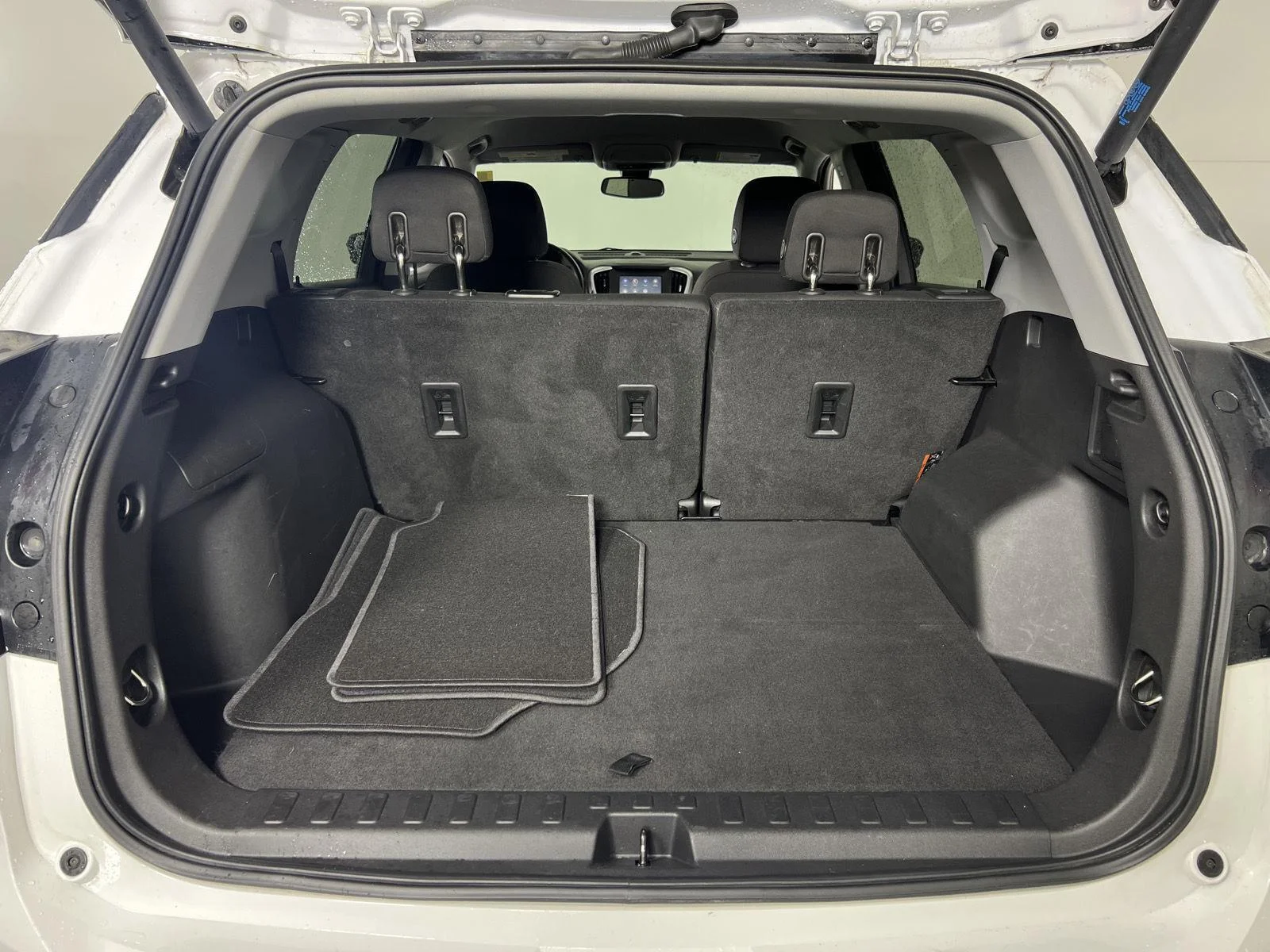 Used 2020 Summit White GMC SLE image 23