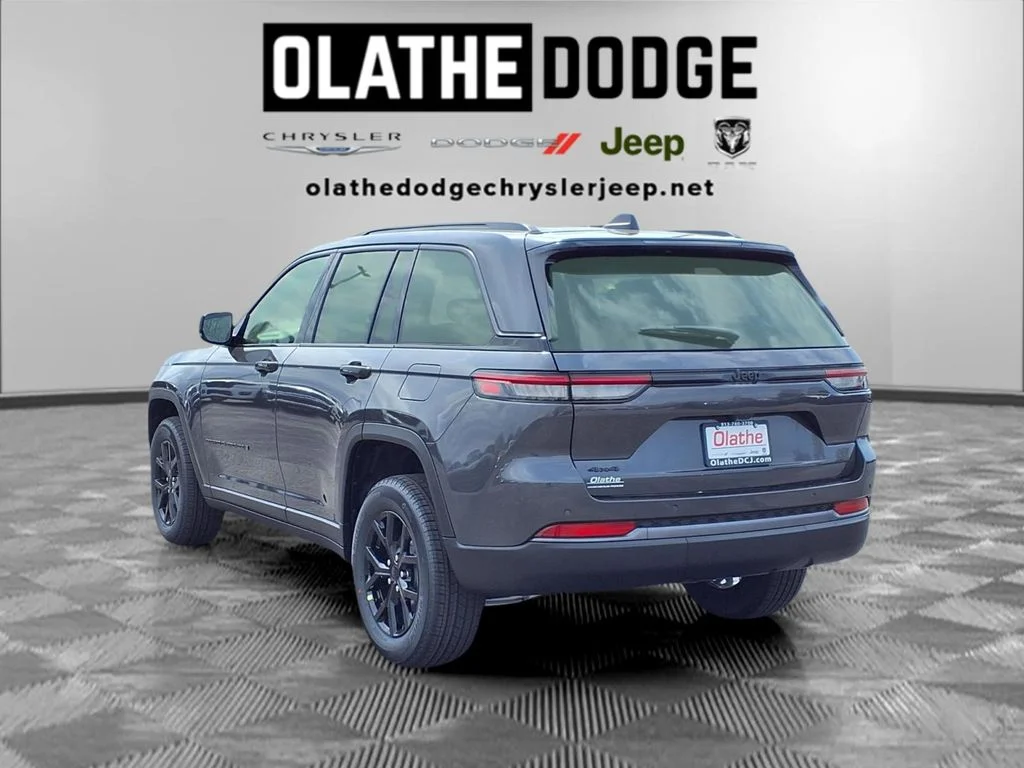New 2026 Baltic Gray Metallic Clear-Coat Exterior Paint Jeep Altitude image 3