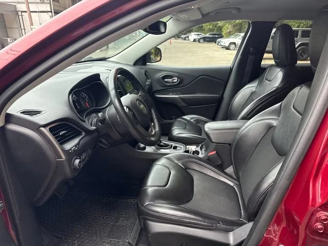 Used 2019 Velvet Red Pearlcoat Jeep Latitude Plus image 14