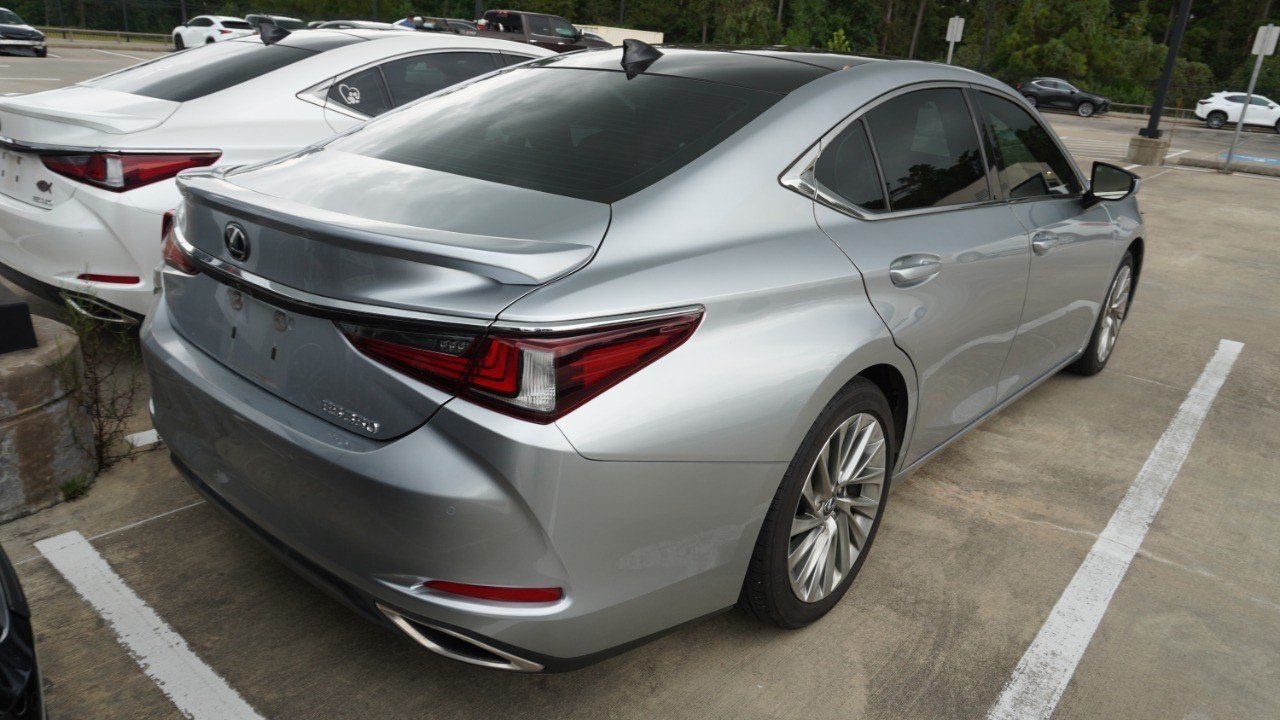 Certified Used 2022 Silver Lexus ES 350 Ultra Luxury image 7