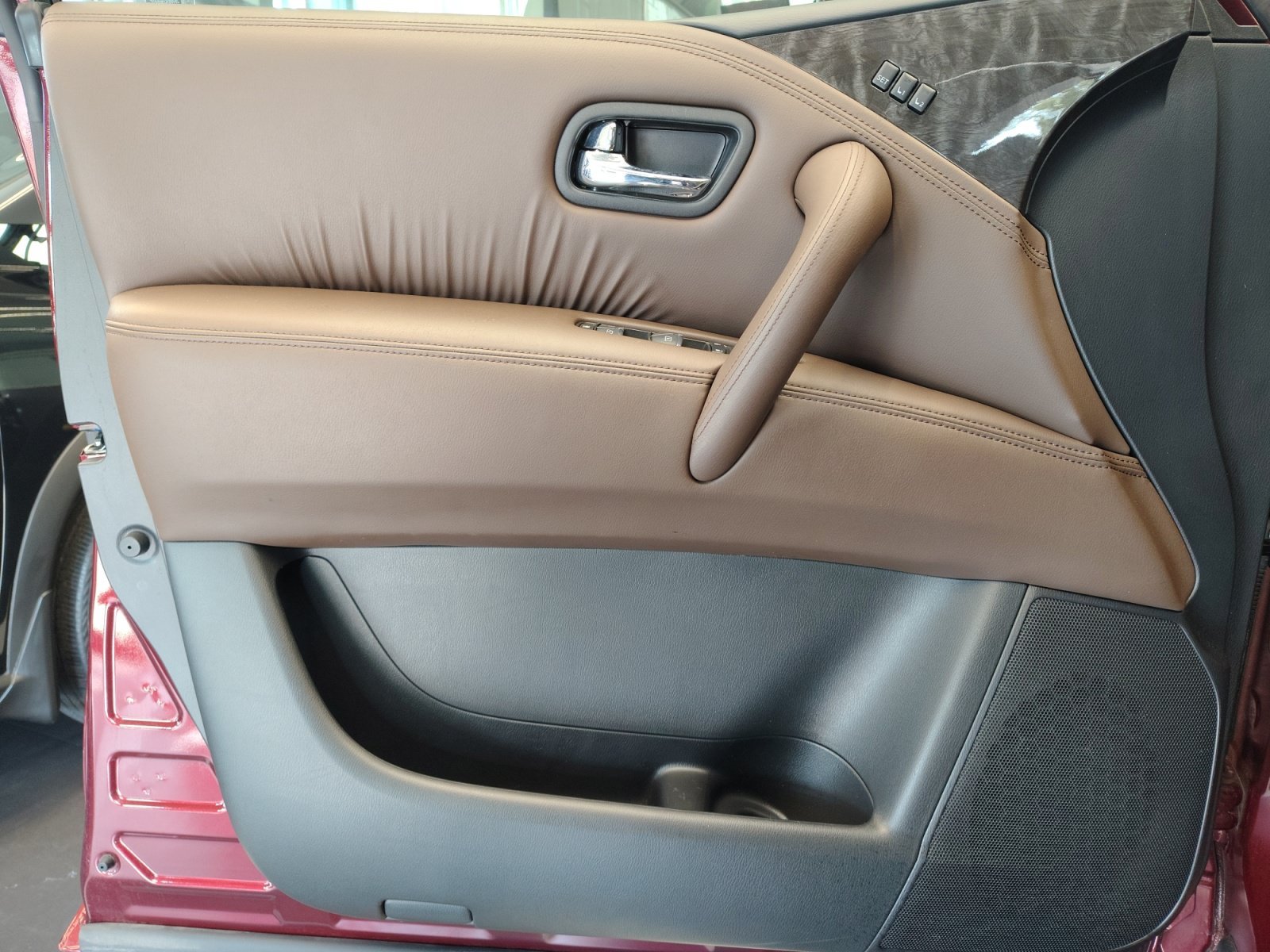 Used 2024 Coulis Red Pearl Nissan Platinum image 31