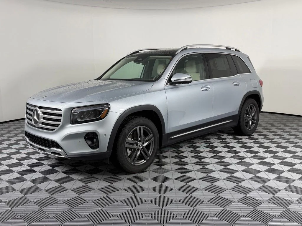 Certified Used 2025 Silver Mercedes-Benz GLB 250 image 4