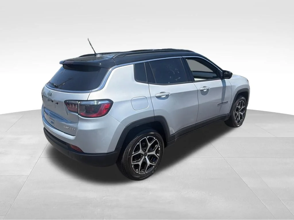 Used 2025 Silver Jeep Limited image 5