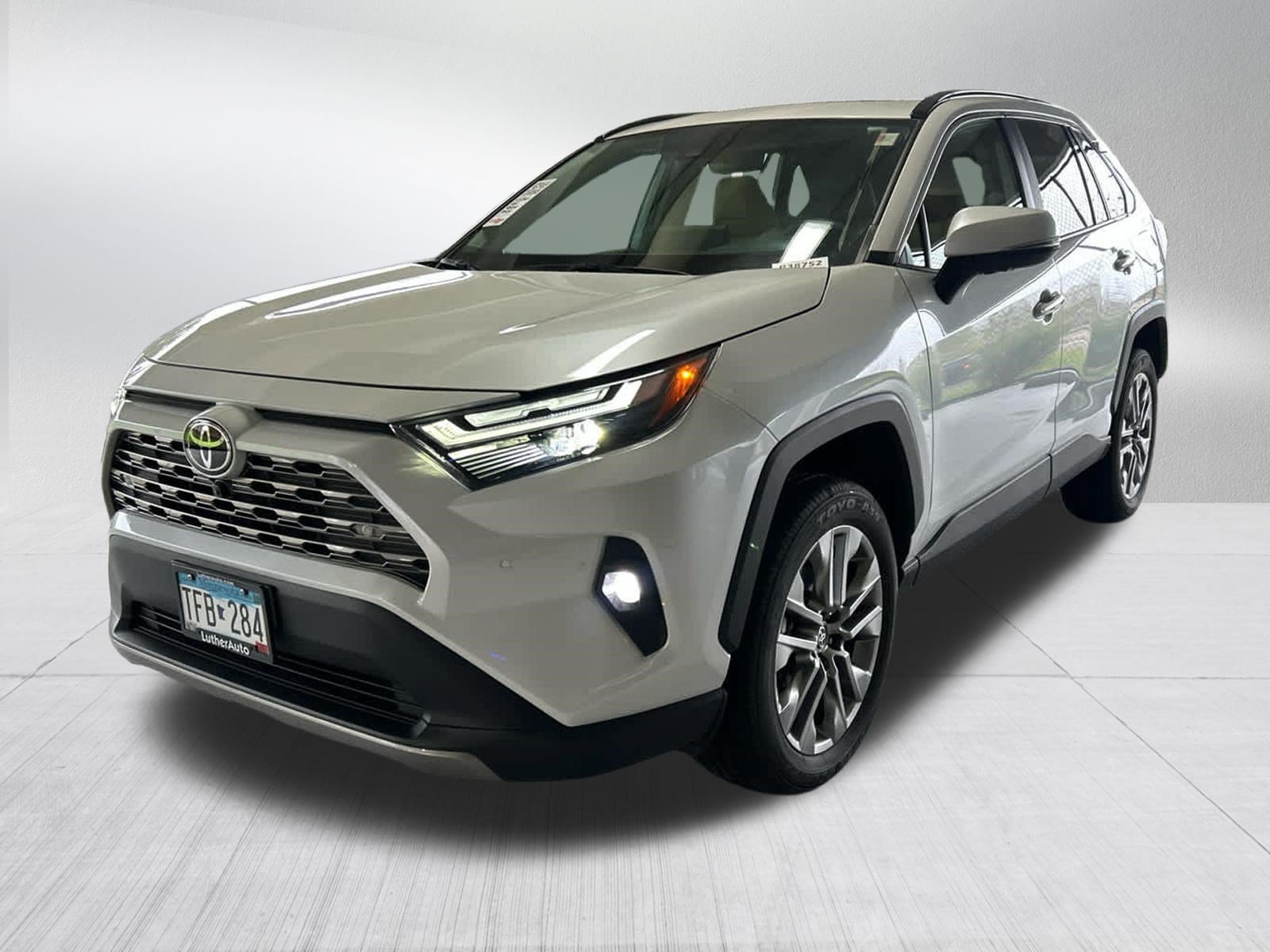 Certified Used 2025 Wind Chill Pearl Toyota Limited image 2