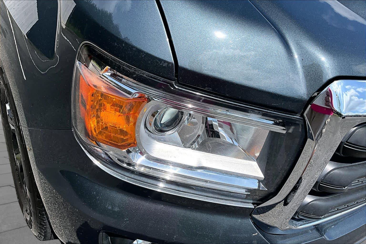 Used 2016 Cyber Gray Metallic GMC 2WD SLE image 26