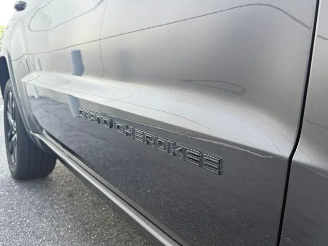 Used 2020 Granite Crystal Metallic Clearcoat Jeep Altitude image 10