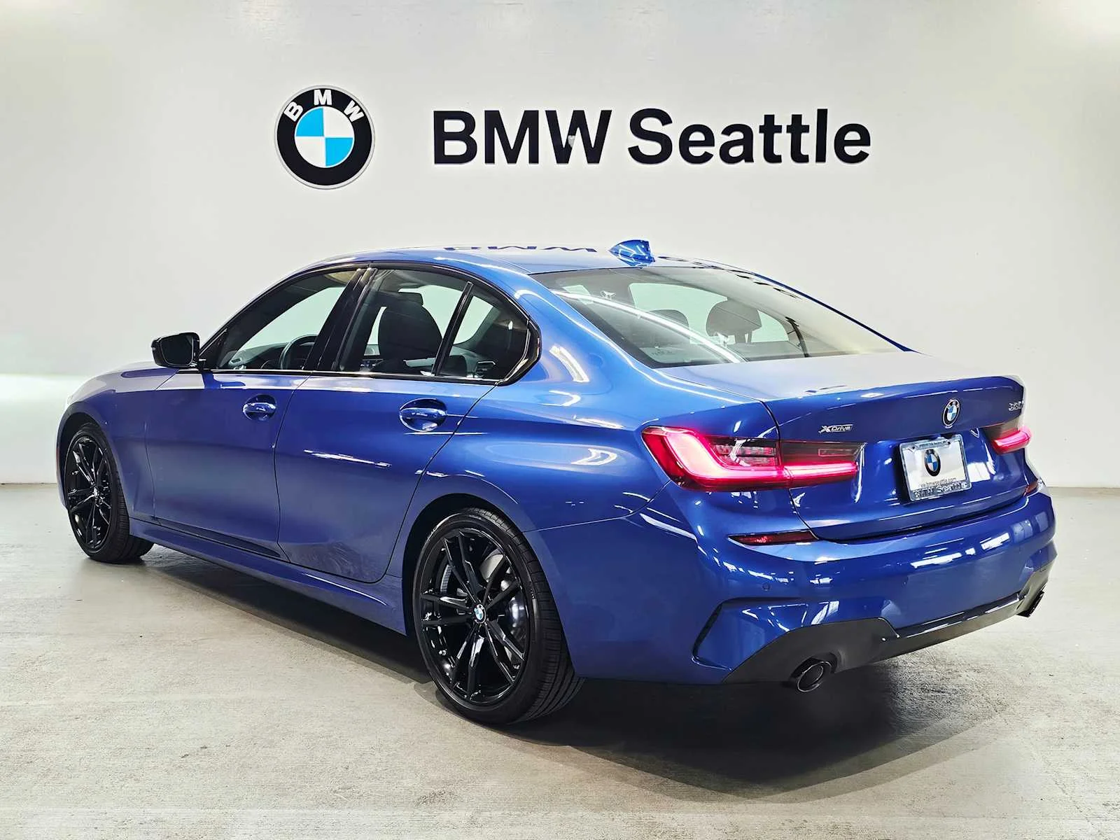 Used 2021 Portimao Blue Metallic BMW xDrive image 4