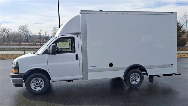 New 2025 Summit White GMC 1WT image 6