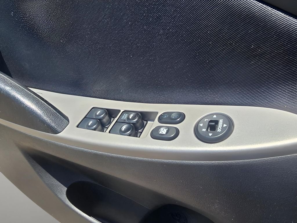 Used 2017 Pacific Blue Pearl Hyundai SE image 16