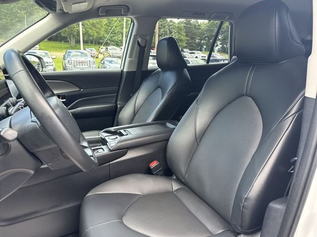 Used 2024 Beige Toyota XLE image 15