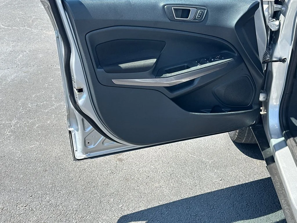 Used 2020 Silver Ford SE image 10