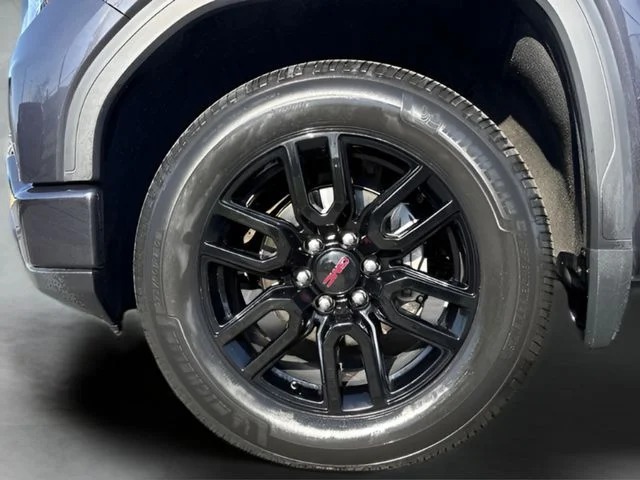 Used 2022 Silver GMC Elevation image 23