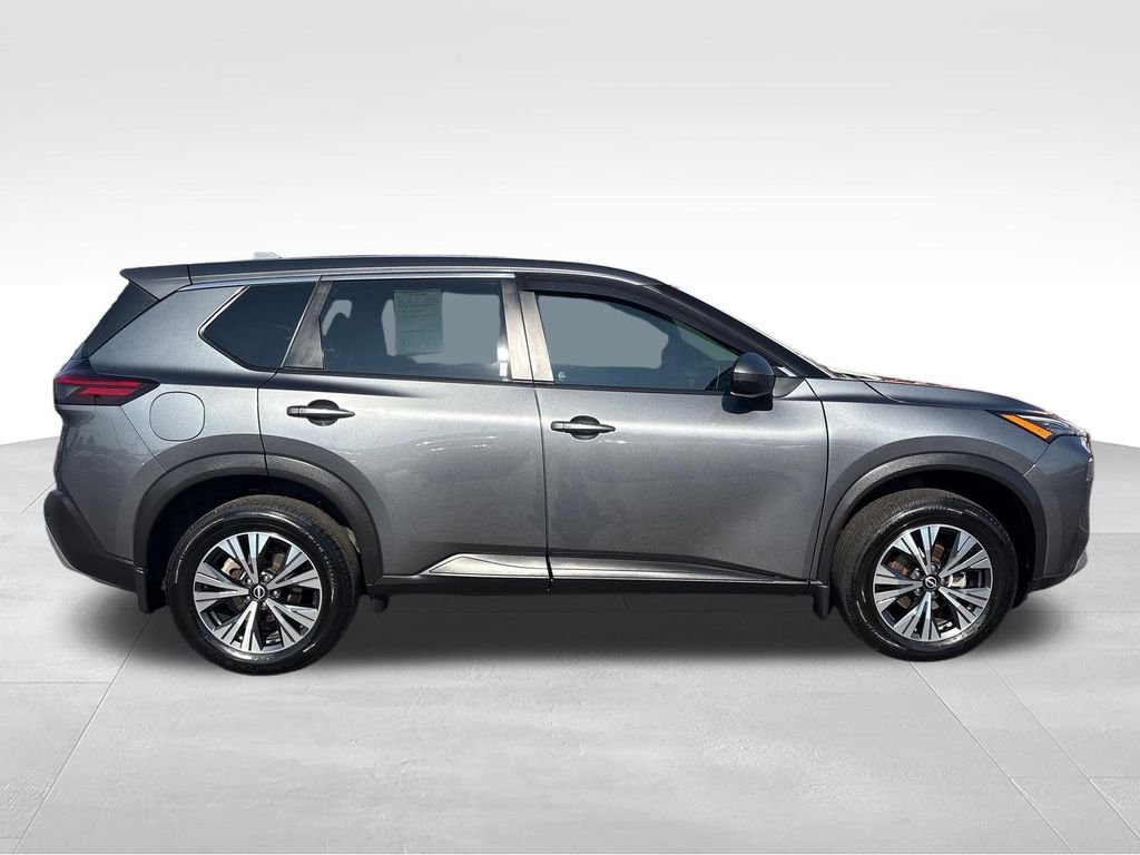 Used 2022 Gray Nissan SV image 6
