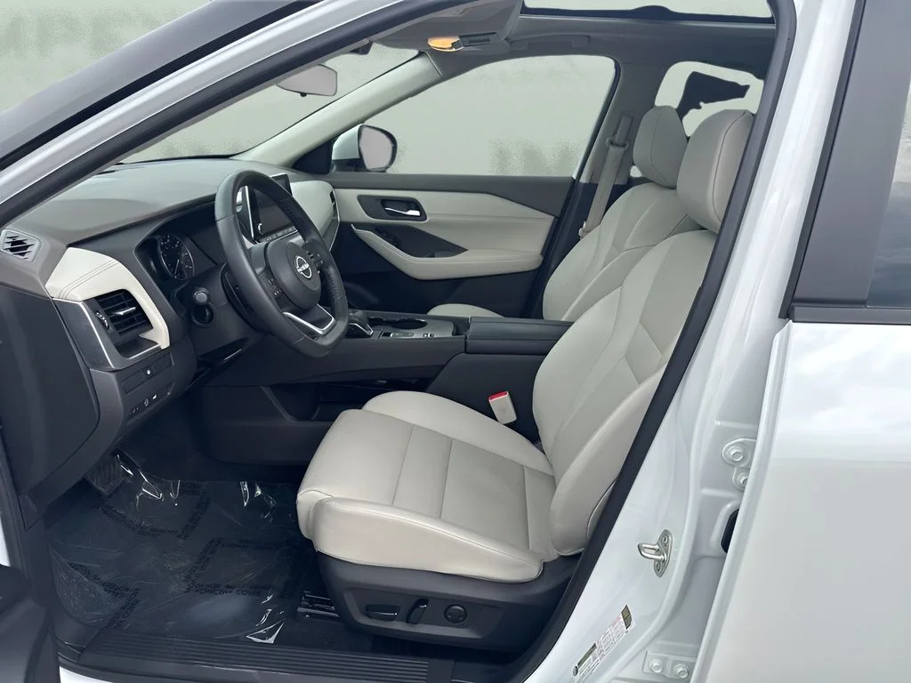 Used 2024 White Nissan SV image 9