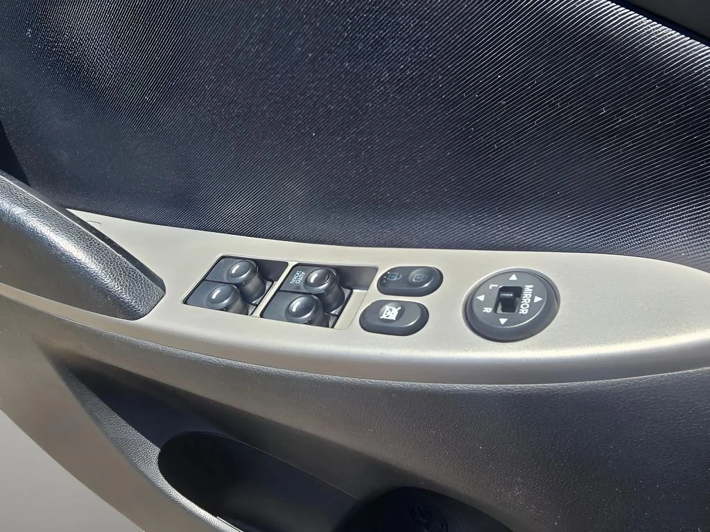 Used 2017 Pacific Blue Pearl Hyundai SE image 16