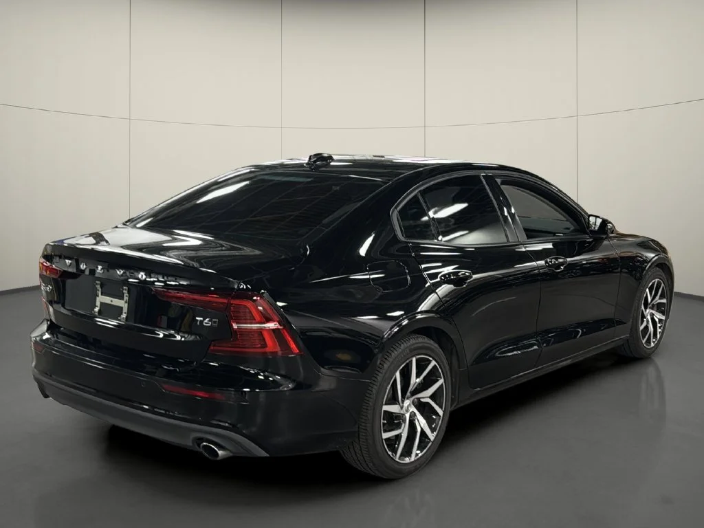 Used 2019 Black Volvo T6 Momentum image 7