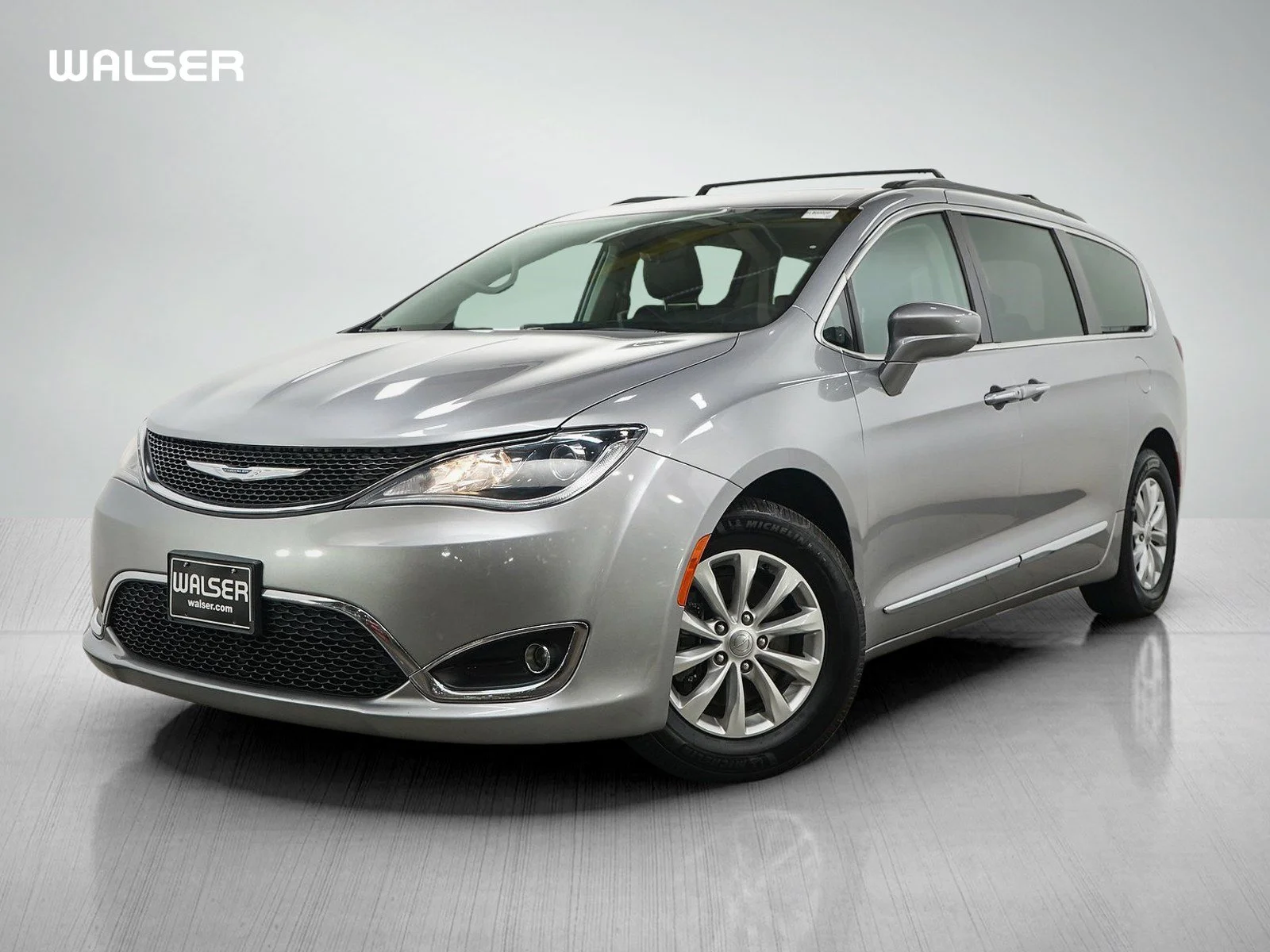 2017 Chrysler Pacifica Touring-L's photo