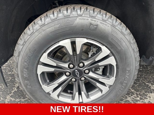 Used 2022 Black Chevrolet Z71 image 26