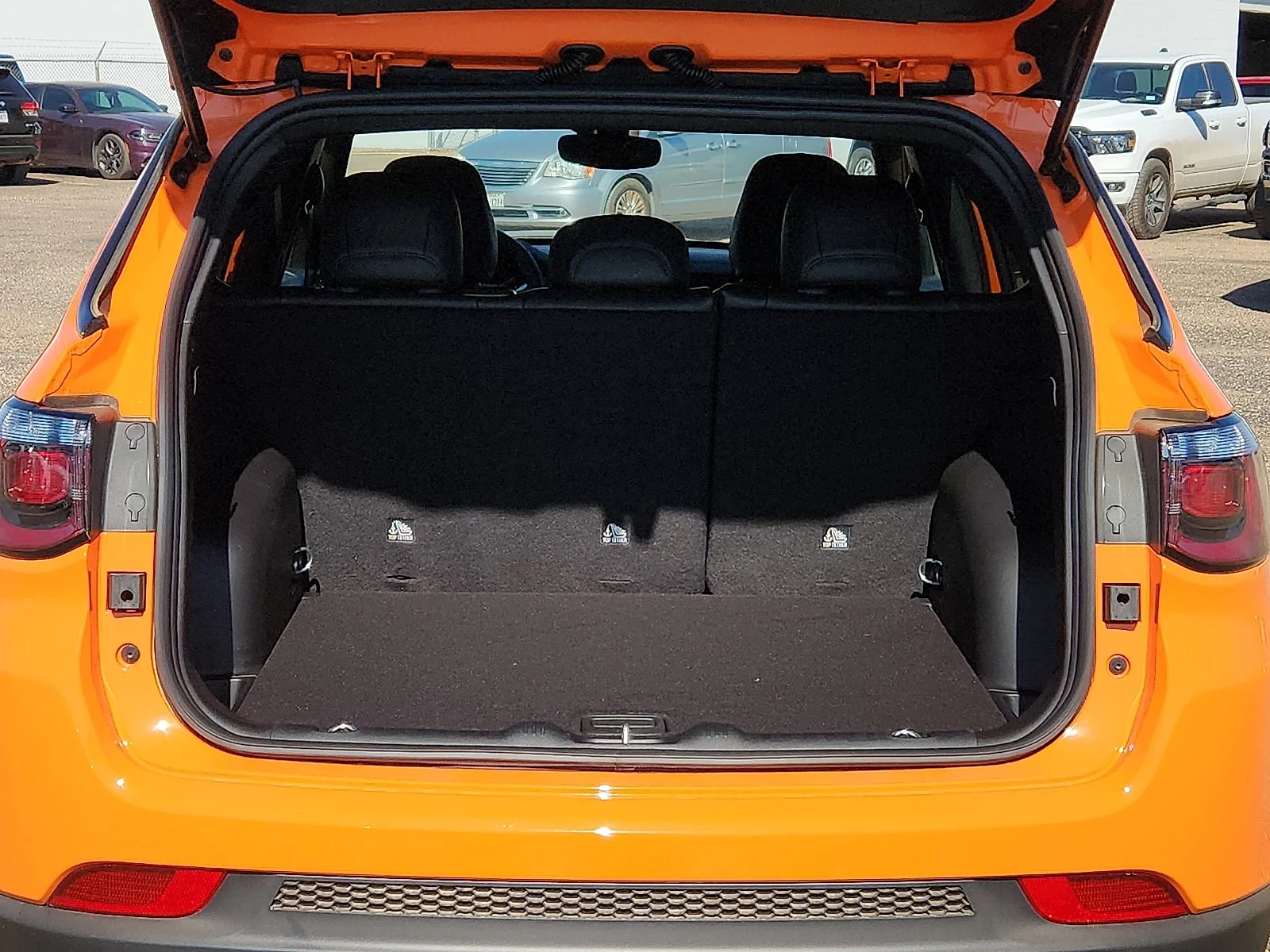 New 2026 Orange Jeep LATITUDE ALTITUDE 4X4 image 9