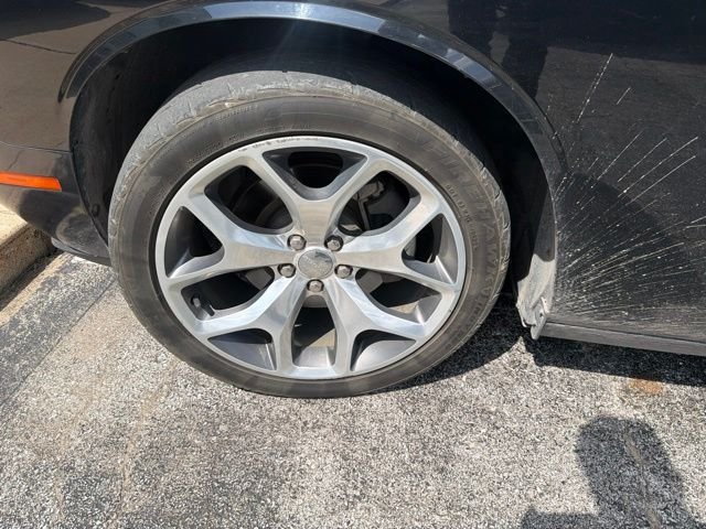Used 2016 Black Dodge SXT image 10