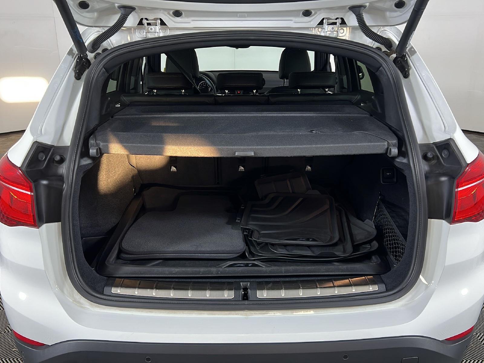 Used 2018 Alpine White BMW xDrive28i image 23