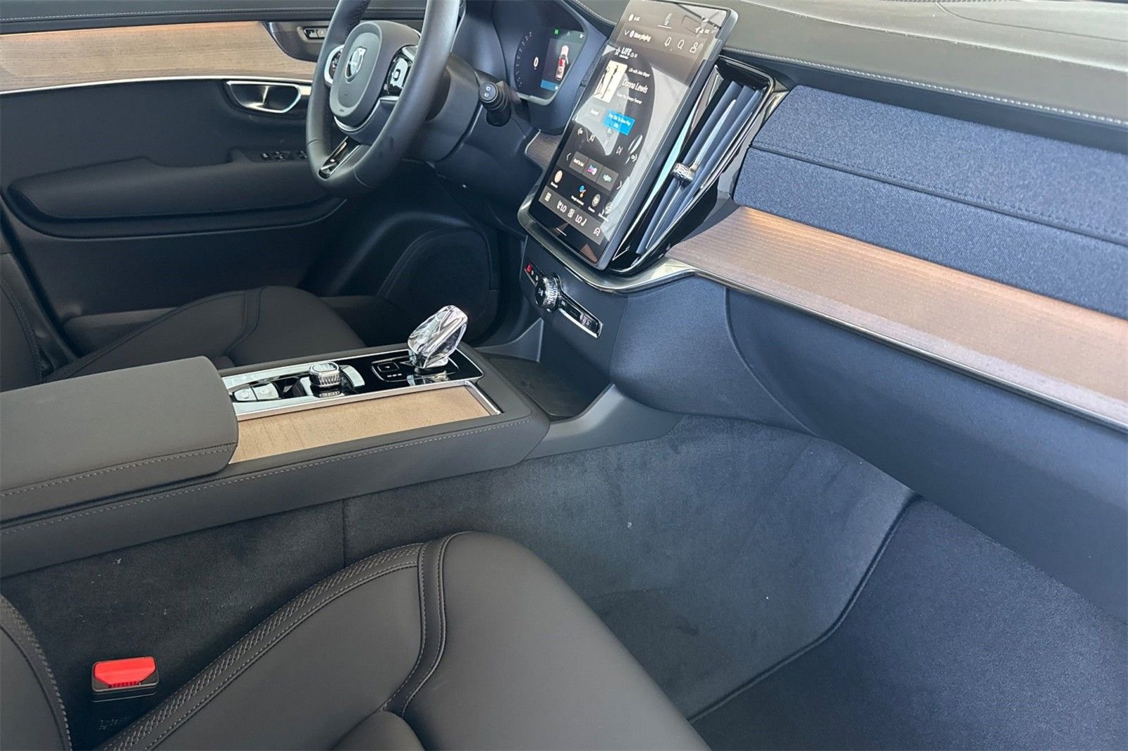 2026 Volvo XC90 Plus - Photo 16