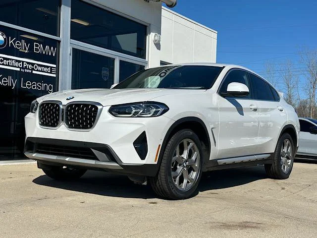 Certified Used 2025 Mineral White Metallic BMW xDrive30i image 3