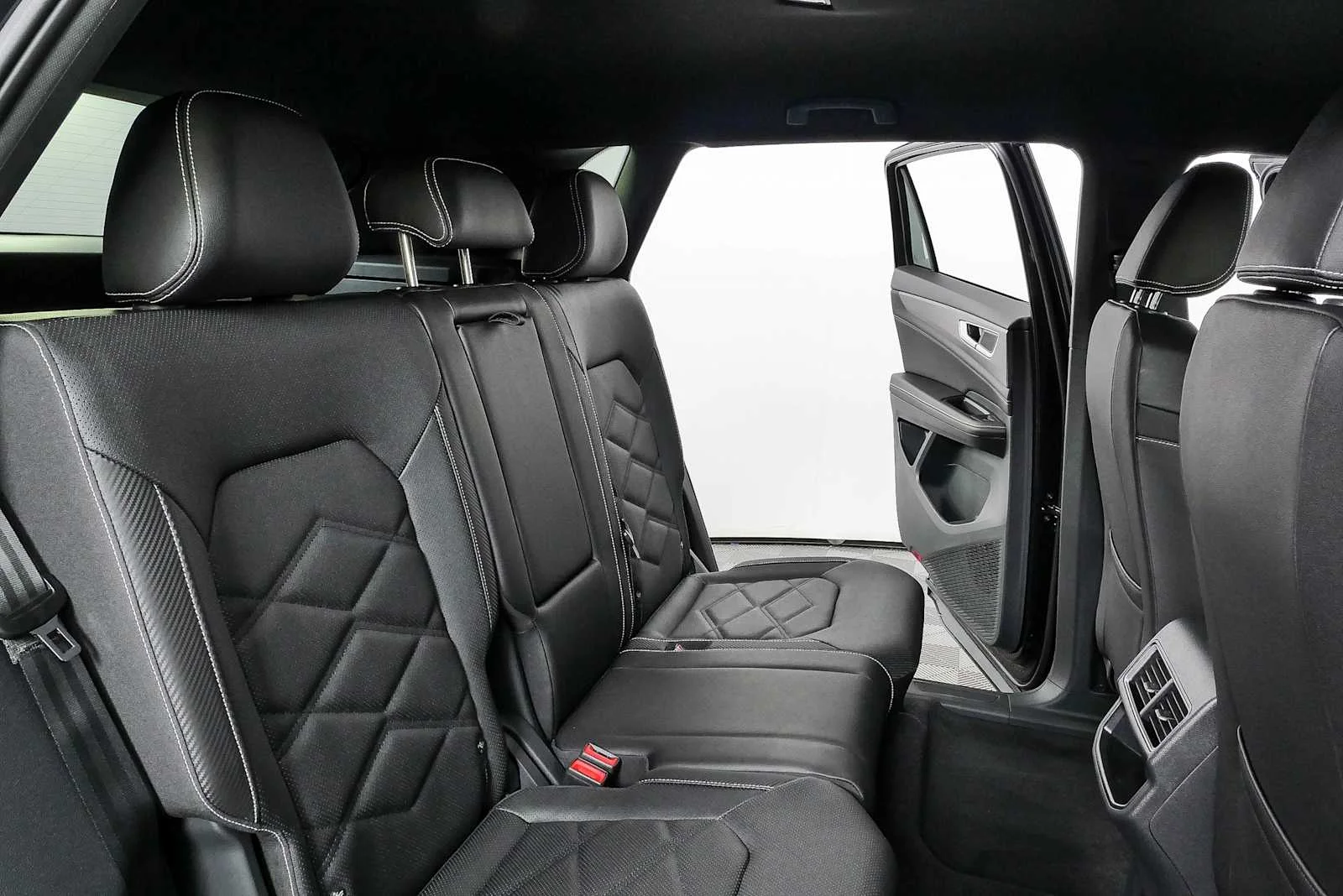 New 2026 Deep Black Pearl Volkswagen 2.0T SE image 19