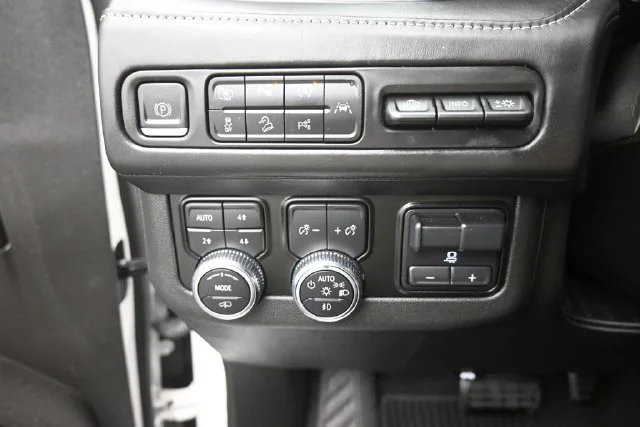 Used 2023 White GMC Denali Ultimate image 23