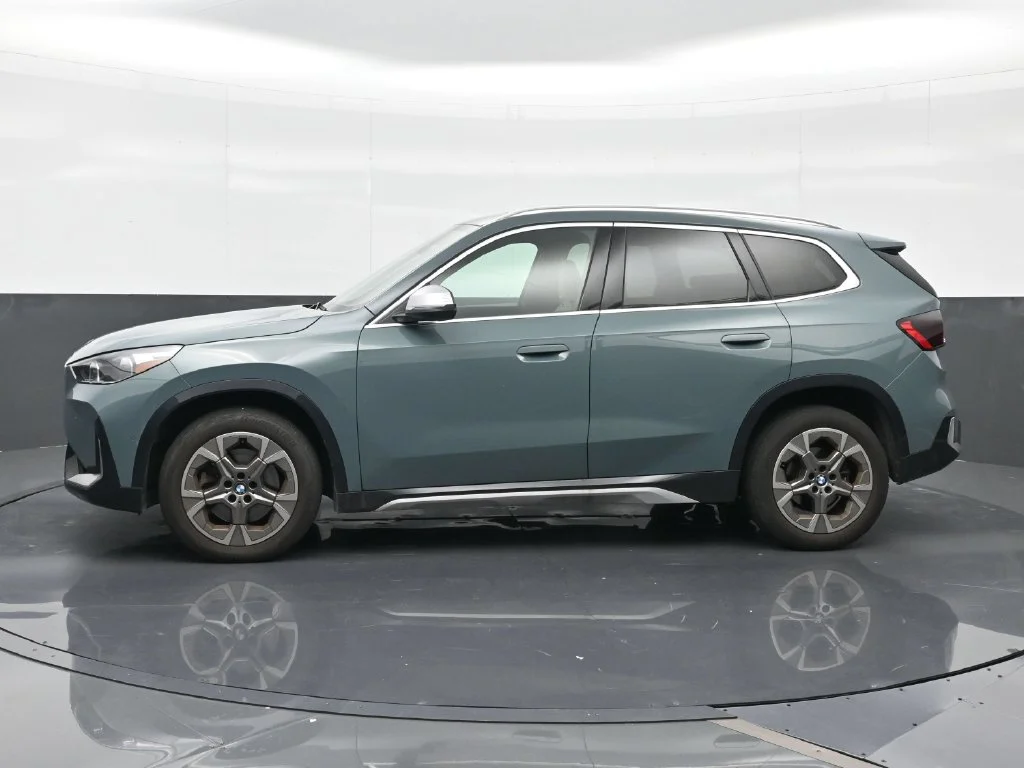 Certified Used 2023 Green BMW xDrive28i image 3